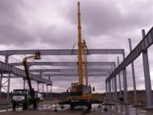Dźwig Liebherr LTM 1025 - montaż konstrukcji stalowej