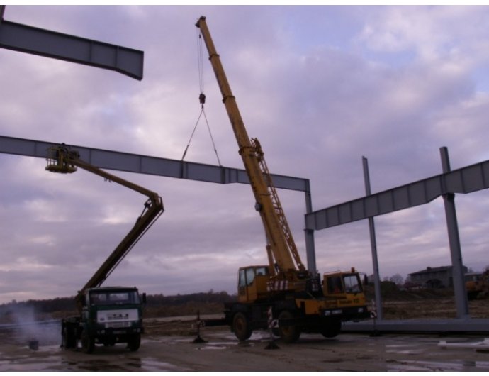 Dźwig Liebherr LTM 1025 - montaż konstrukcji stalowej